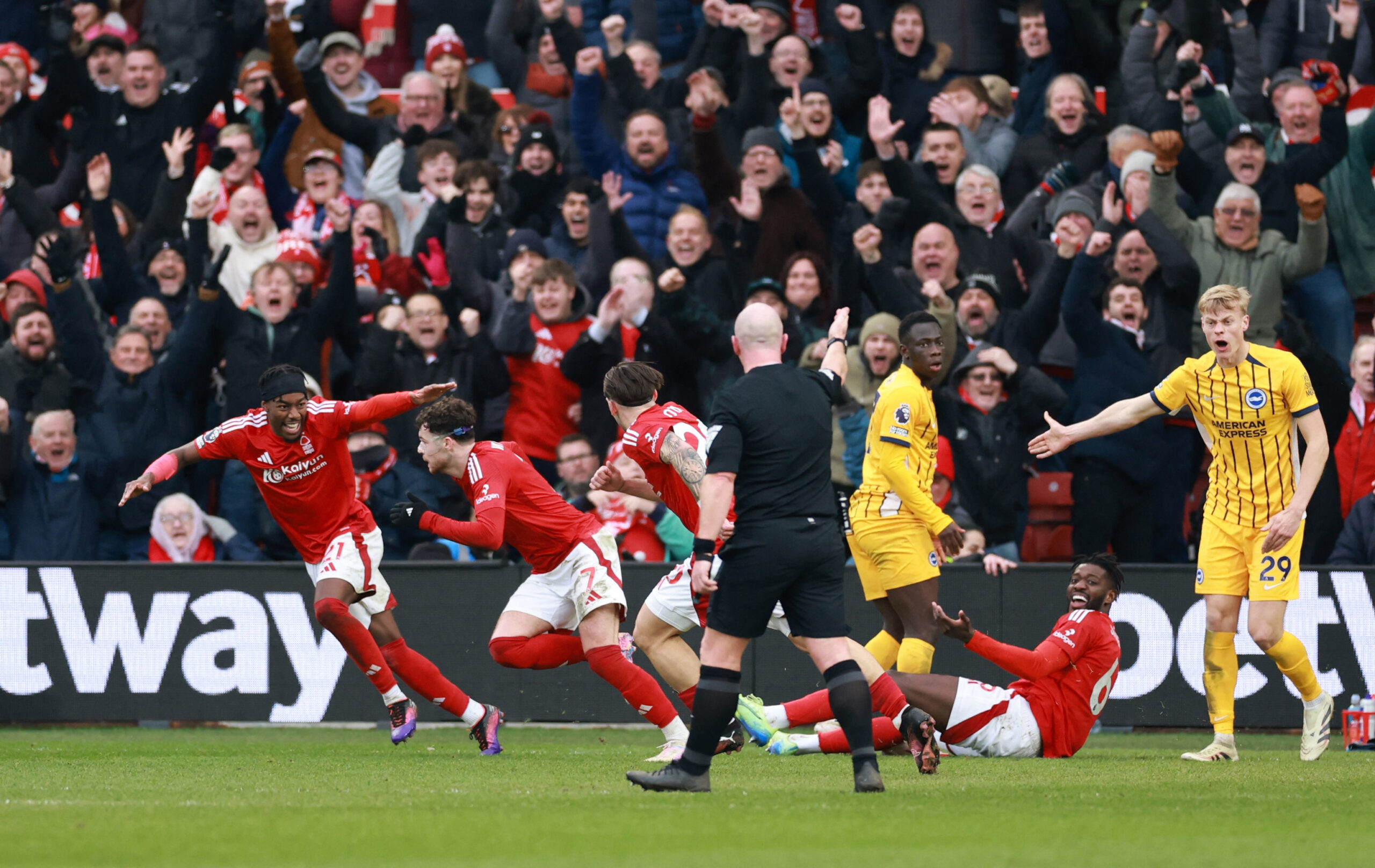 Premier League - Nottingham Forest v Brighton & Hove Albion