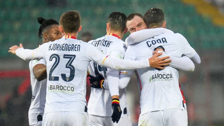 lecce-players-celebrate-v2-43498-w767