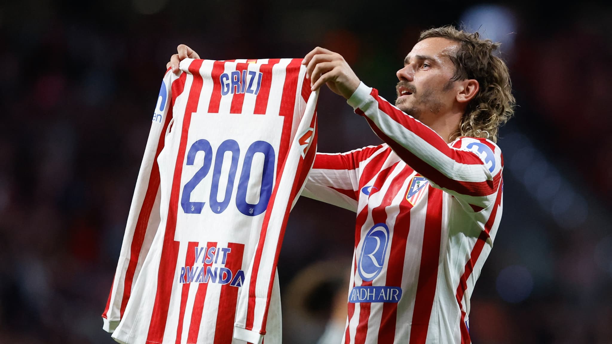 Antoine-Griezmann-marque-son-200e-but-avec-l-Atletico-de-Madrid-face-a-l-Eintracht-Francfort-le-30-septembre-2025-2147041